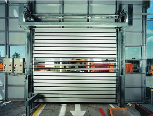 Pintu Rolling Shutter Paduan Aluminium Berat Kotor 300.000kg dengan Perlindungan IP55 dan Suhu Kerja -35 hingga 65°C