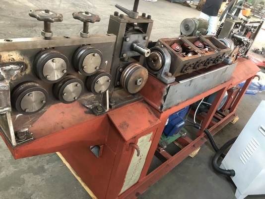 Mesin Kecepatan Tinggi 5-12mm Coil Steel Bar Straightening and Circulating untuk Tegangan 380V